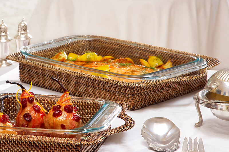 Rectangular Casserole Basket With Pyrex - Every cook needs a casserole dish. This Pyrex serving basket handcrafted of a durable, naturally heat resistant vines is the ideal kitchen partner to achieve the culinary art of food presentation. 